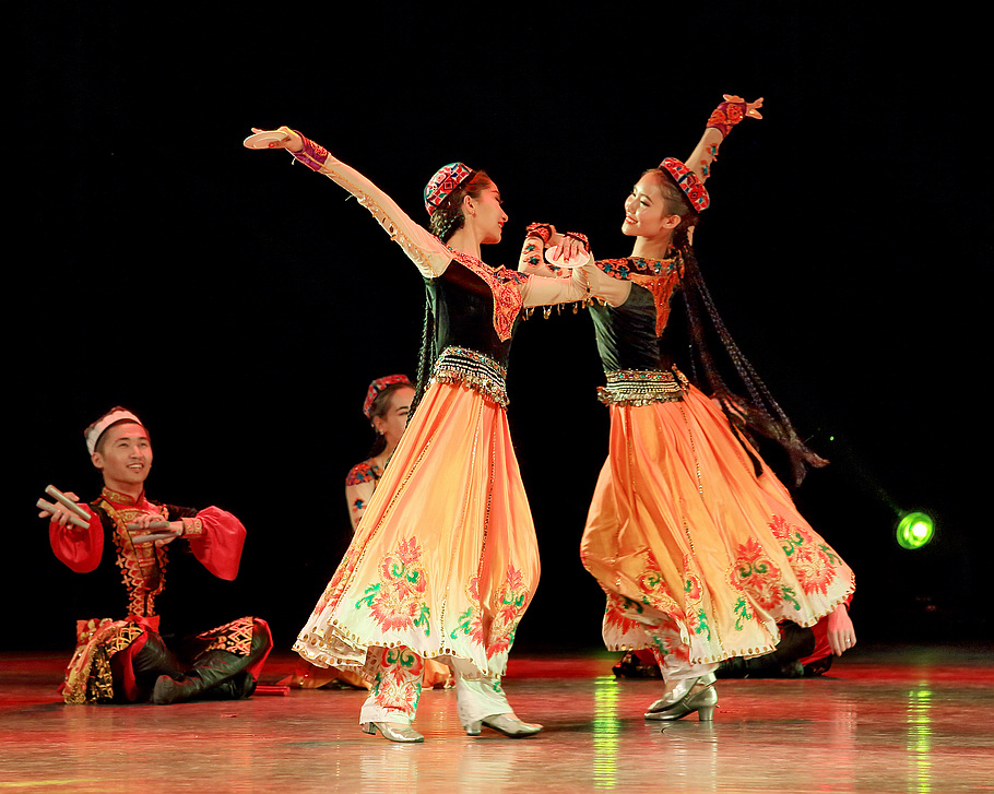 维吾尔族舞蹈(图2)