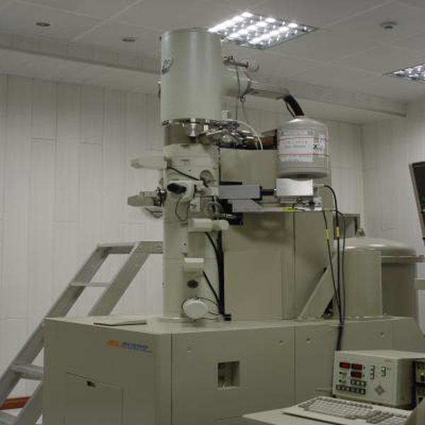 场发射透射电子显微镜(图2)