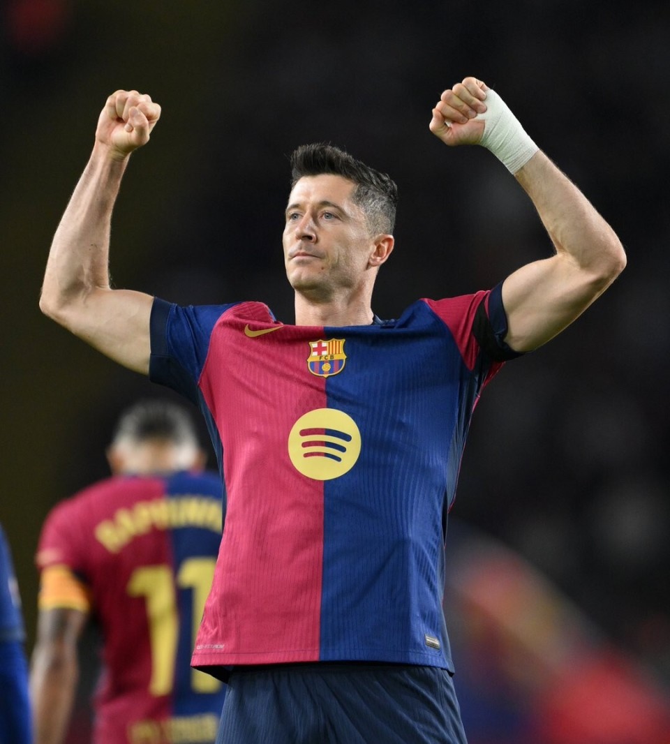 莱万破门追平纪录：21世纪国家德比射手榜再添传奇篇章