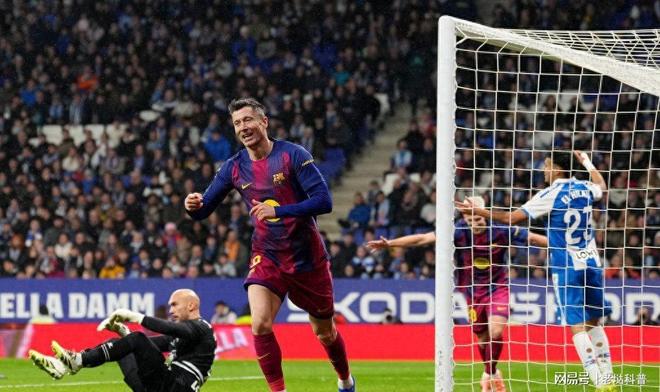 莱万破门追平纪录：21世纪国家德比射手榜再添传奇篇章(图1)